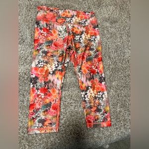 Athleta floral print Elation capri leggings, size L